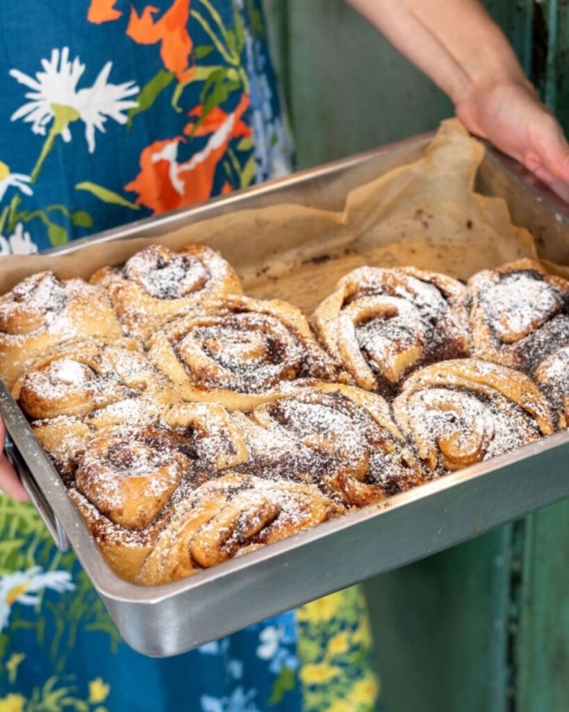 Cafe-Übernahme -Zimtschnecken im Ladencafé SAMSTAGSKINDER